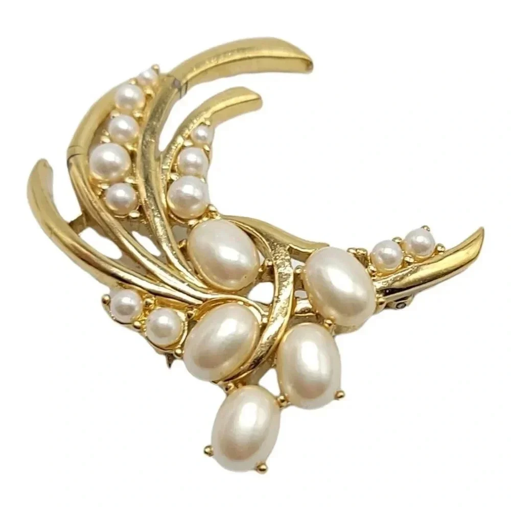 Trifari TM Faux Pearl Abstract Flower Gold Tone Vintage Brooch